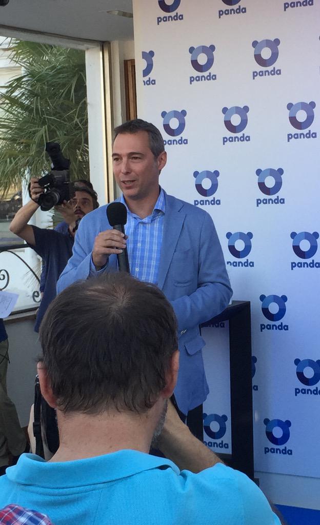digitalcual's tweet photo. Diego Navarrete,CEO de PandaSecurity habla de los cambios en seguridad en 25 años.Del virus al bigdata #Pandacumple25 http://t.co/KmKntOsGE5