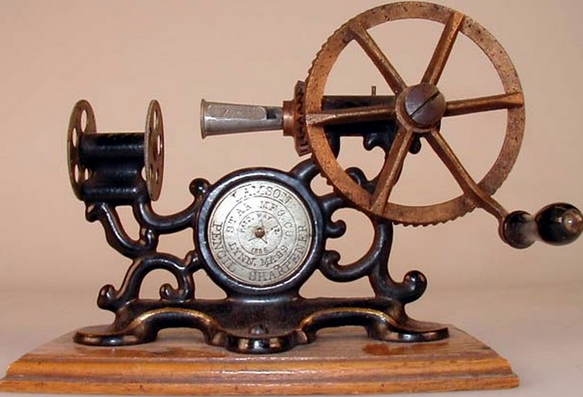 STARTSPACEca's tweet image. #tbt Pencil Sharpener #office #antique #perks