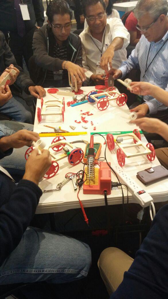 educoas's tweet photo. Construyendo un carro solar!!! con Científicos para el mañana @SFTinitiative en #VirtualEducaGDL #EducaSTEM #OEA http://t.co/XrBH77jP2J