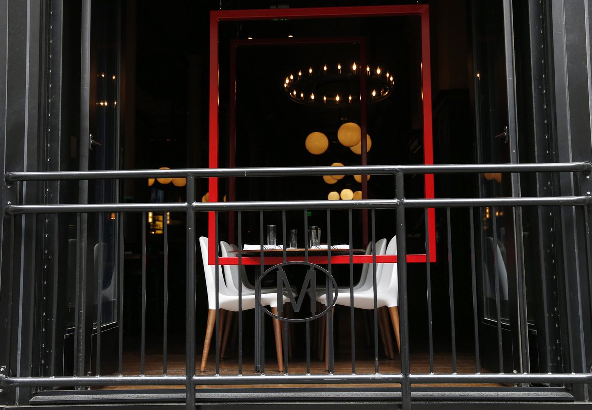 alison_j_d's tweet image. #DesignforDining if you want more than a good meal for dinner @BostonGlobe goo.gl/oTUYTE @designmuseumbos