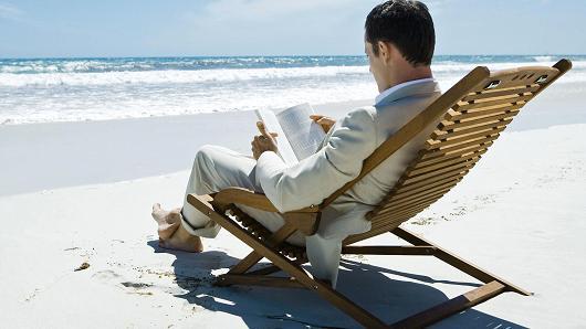 CNBC's tweet photo. This is what Wall Street is reading this summer: http://t.co/9sUuoBaK9M (op-ed via @turneyduff) http://t.co/PRQKCNRo3c
