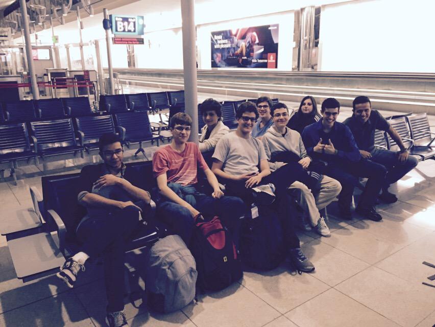 iyptbrasil's tweet photo. Escala em Dubai... Logo mais, o segundo voo rumo à Tailândia... http://t.co/fgiAggIeYf