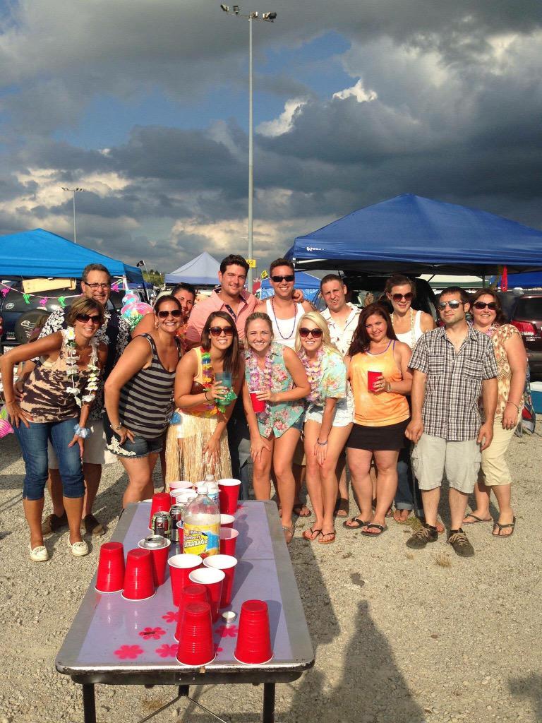 ellenvavra's tweet photo. #tbt #buffett2014 #cantwait http://t.co/3NTzt0WFHY