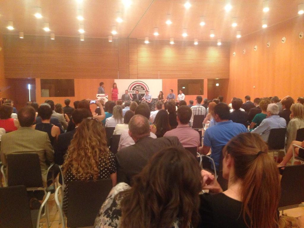 Bed4UHotels's tweet photo. Hoy hemos querido apoyar a los ganadores del Premio Joven Empresario ¡Enhorabuena! #Remaned @soinuan @tequilaworks http://t.co/qj7zvGrLgv