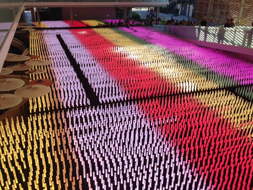 expostmilano's tweet photo. Luci dal @ChinaPavilion15 ... Quanto è bello il colore di @Expo2015Milano ? #Expo2015milano #Expottimisti http://t.co/zhkYGdOMUV