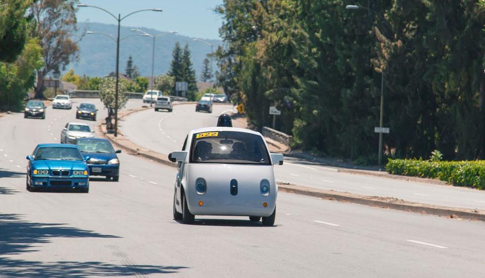 engadget's tweet photo. Google's unique self-driving cars hit the streets of San Francisco http://t.co/mdEVfZimq5 http://t.co/4fxYJr8zMq