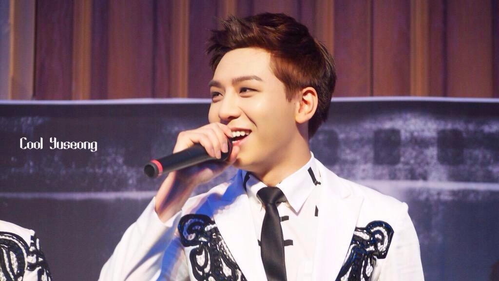 BigFlo_Arab's tweet photo. 150624 - بيق فلو في "فينوس" 
Cr:Cool Yuseong http://t.co/DkRA5LJPAi