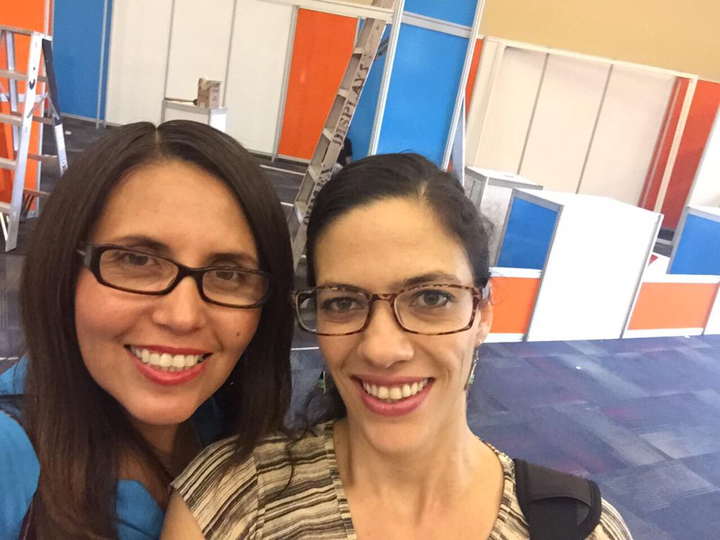 educoas's tweet photo. Equipo @educoas en #VirtualEducaGDL ➡️ #EducaSTEM la ciencia en tus manos @DulceGovea y @alinvalenzuela 💙 http://t.co/BteYp0jnqY