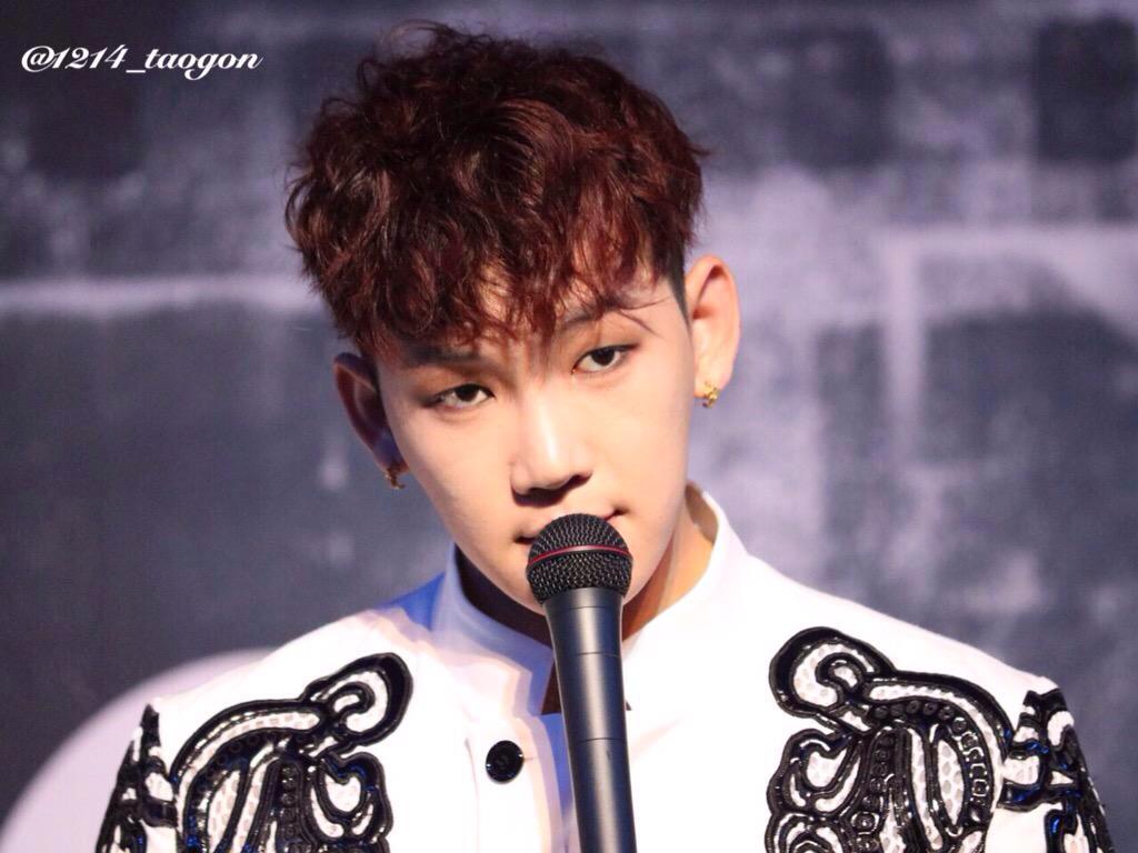 BigFlo_Arab's tweet photo. 150624 - زيوك في "فينوس" 
Cr:Ai Koms_YNai+1214_taogon http://t.co/Bif3JZfX0w