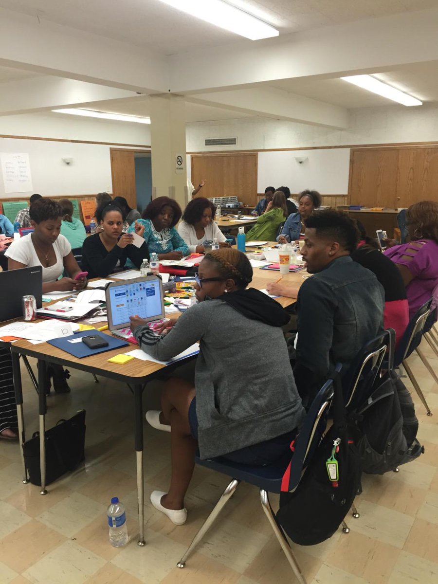 iinspire1998's tweet photo. Milwaukee Summer Reading Project professional development week! @HowardLFuller http://t.co/QdQA8heaIY
