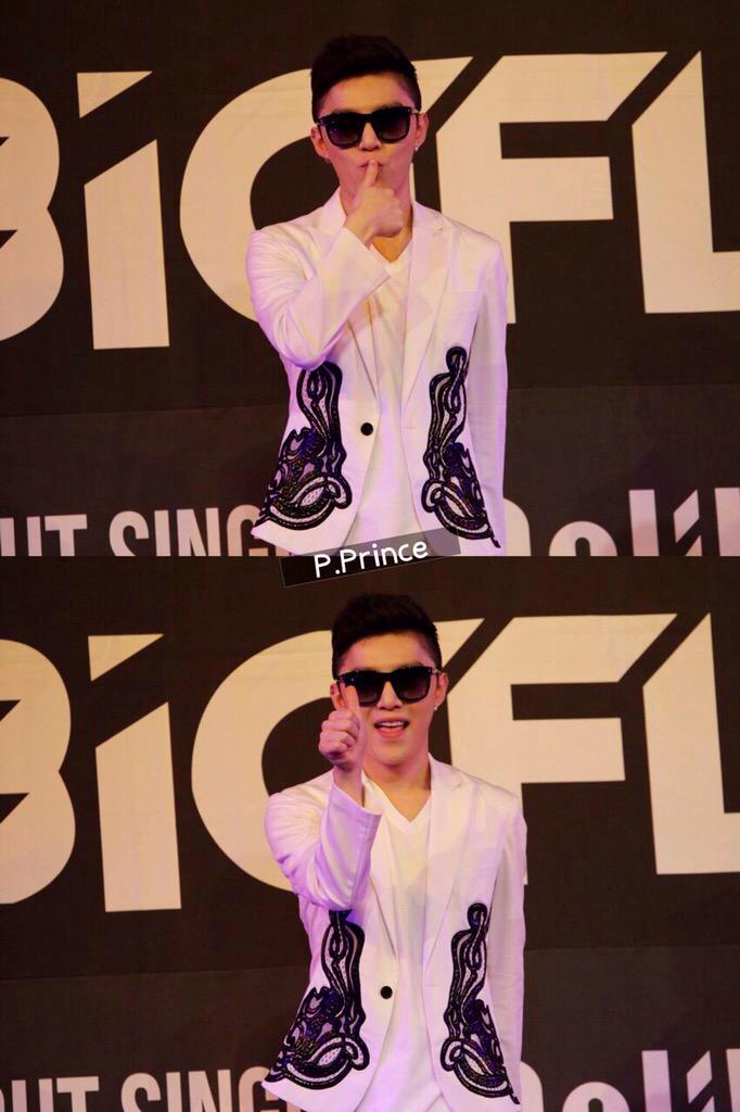 BigFlo_Arab's tweet photo. 150624 - يوسونق في "فينوس" 
Cr:P.Prince http://t.co/7SkjiYye3m