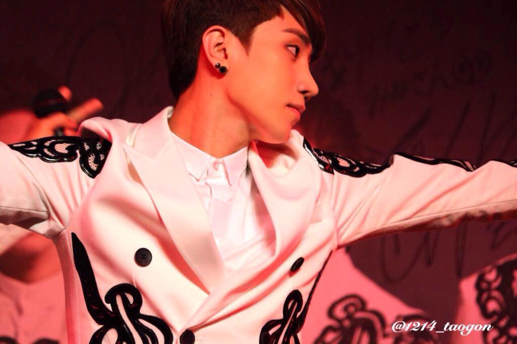 BigFlo_Arab's tweet photo. 150624 - كيتشون في "فينوس" 
Cr:1214_taogon http://t.co/uiKS61jIST