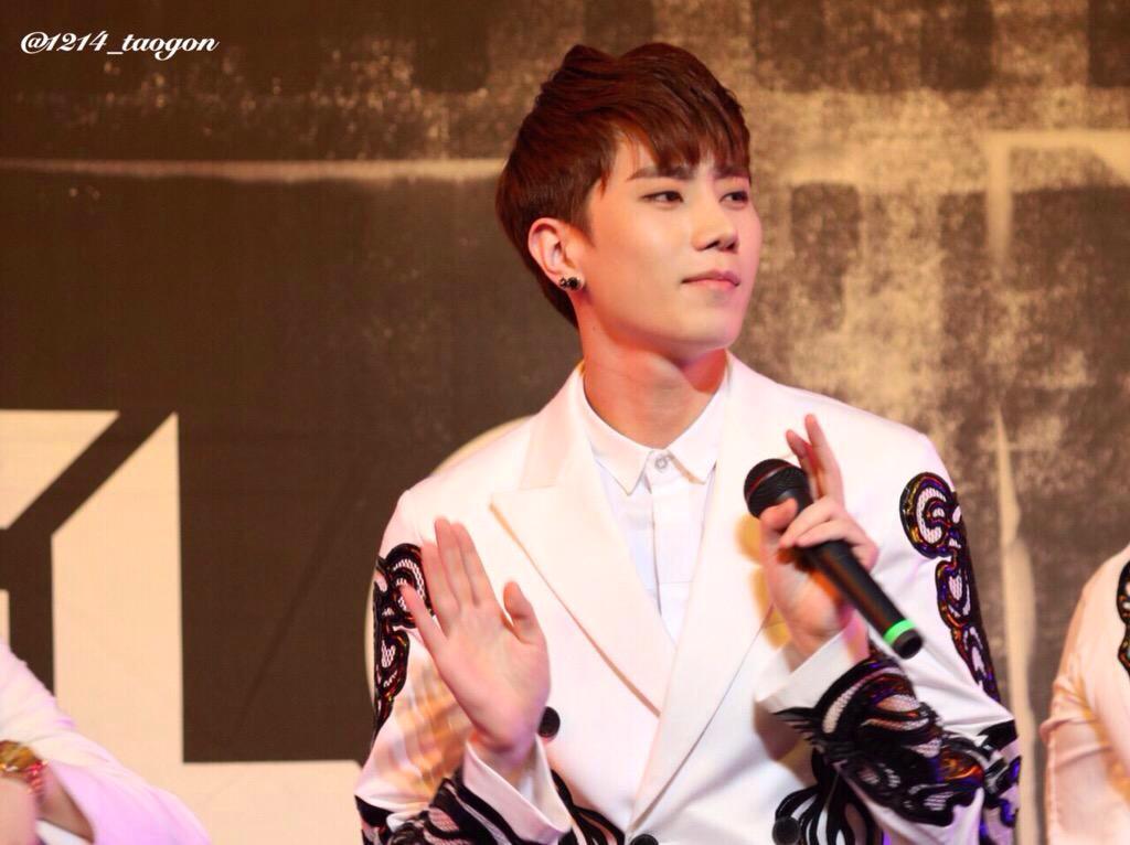 BigFlo_Arab's tweet photo. 150624 - كيتشون في "فينوس" 
Cr:1214_taogon http://t.co/uiKS61jIST