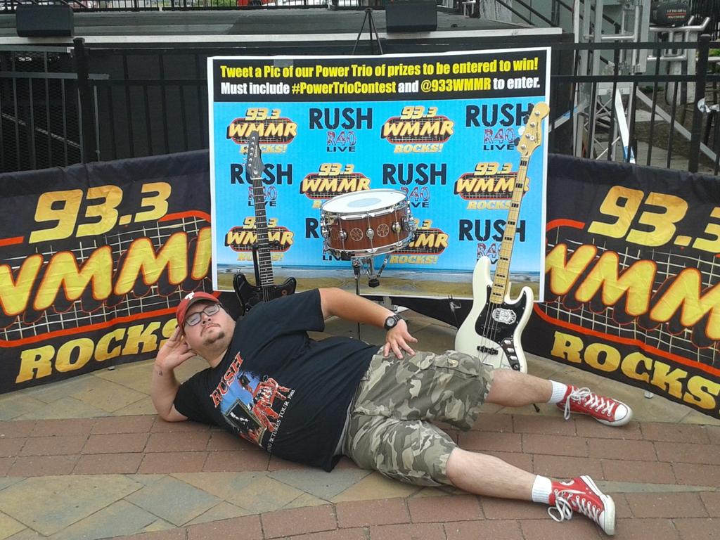 NickvsHisBrain's tweet photo. Hanging with @933WMMR hoping to win these badass Rush instruments #PowerTrioContest http://t.co/mYo1bSUgVC