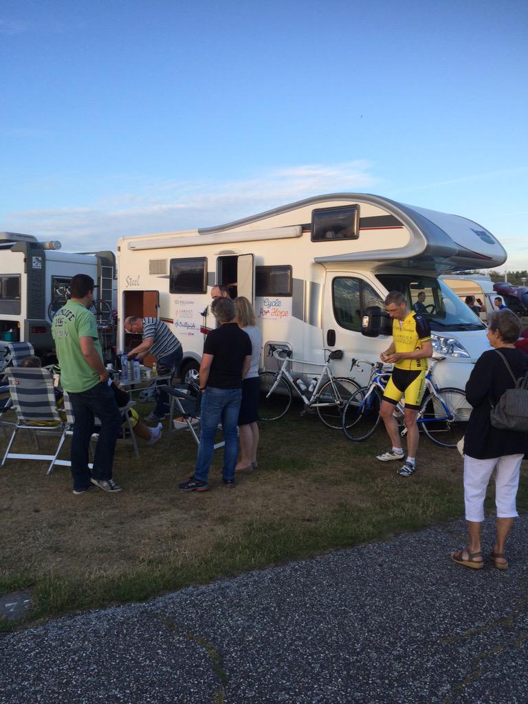 at_zilverschoon's tweet photo. @CycleforHopeNL wisselpunt Katwijk http://t.co/OtS18DWyl1