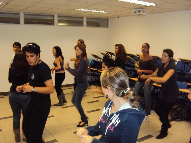 ggjven's tweet photo. #clubesUDLA #RitmosTropicales http://t.co/D1a28QY6w6