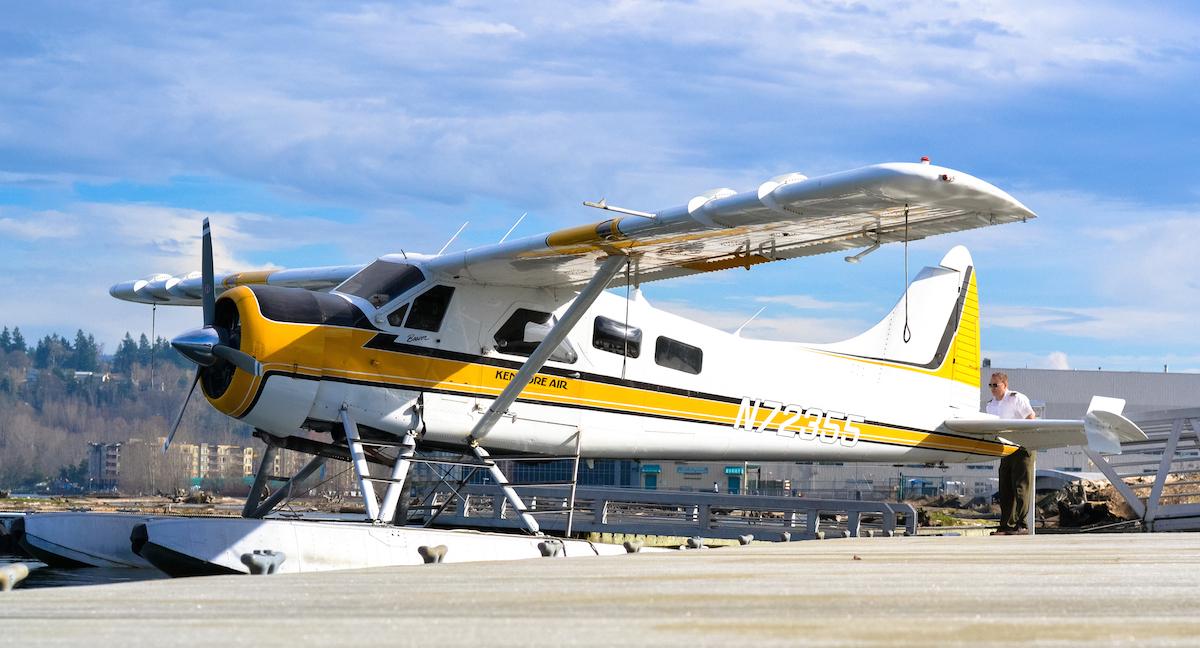 KenmoreAir's tweet photo. Tailing Out (v) : To physically reposition a seaplane so the nose is pointing away from the dock. #PilotLingo #Avgeek http://t.co/ve3p5LtinM