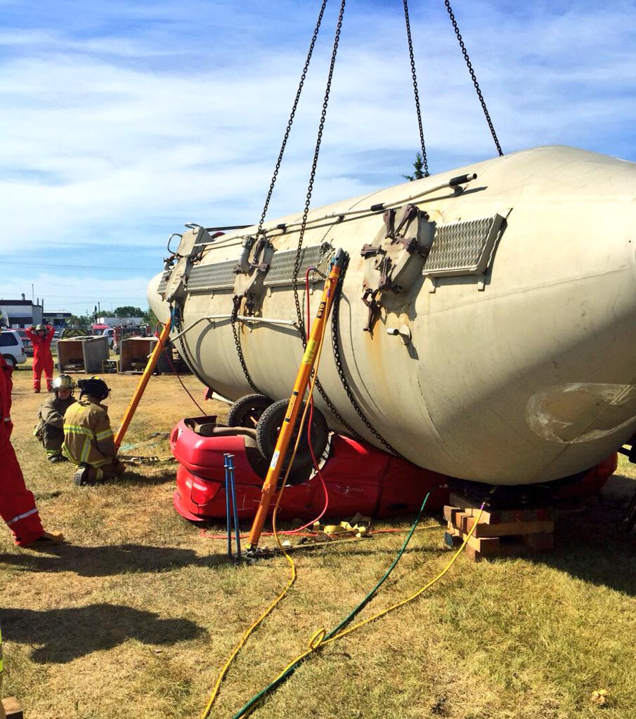 Experience is priceless. BIGRIGHOTS #extrication #handson #firefighter #teamtraining #bigrig