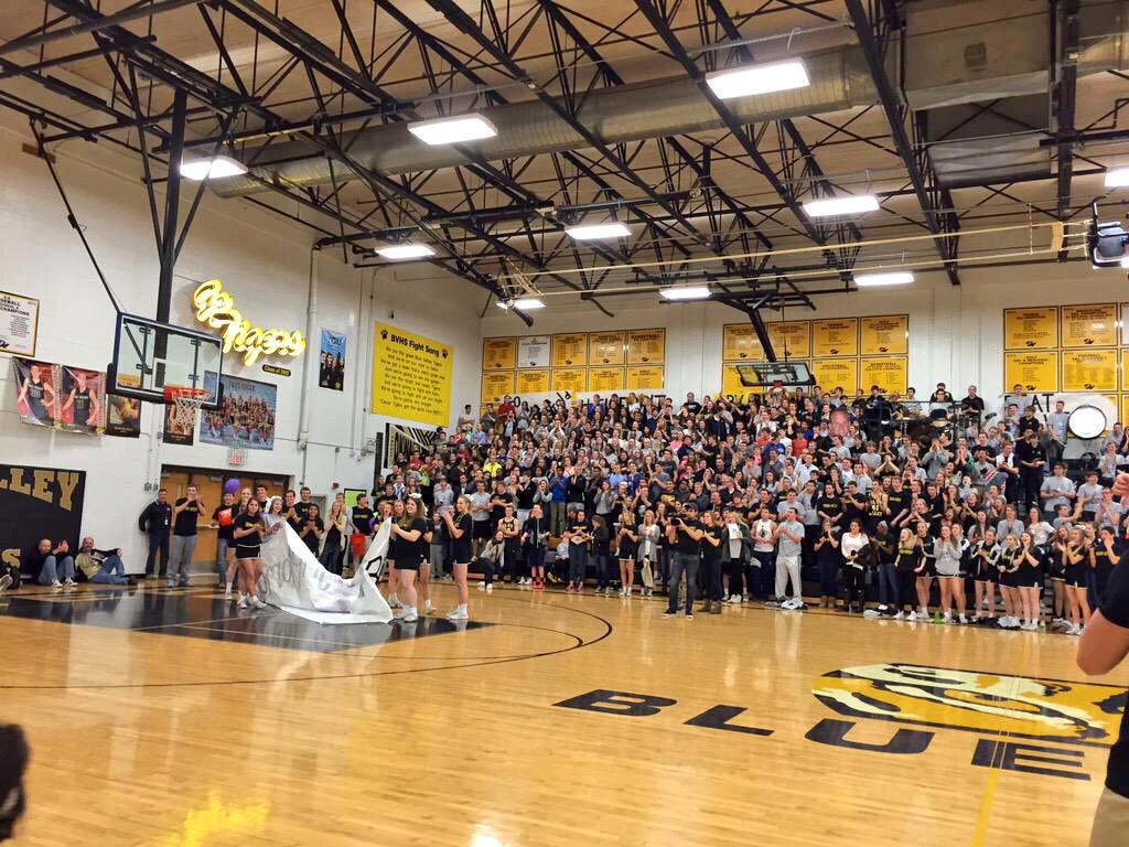 stadiumsofks's tweet photo. Blue Valley HS Gymnasium, home of the Tigers. @bvtigernews http://t.co/9JSzY86mEd