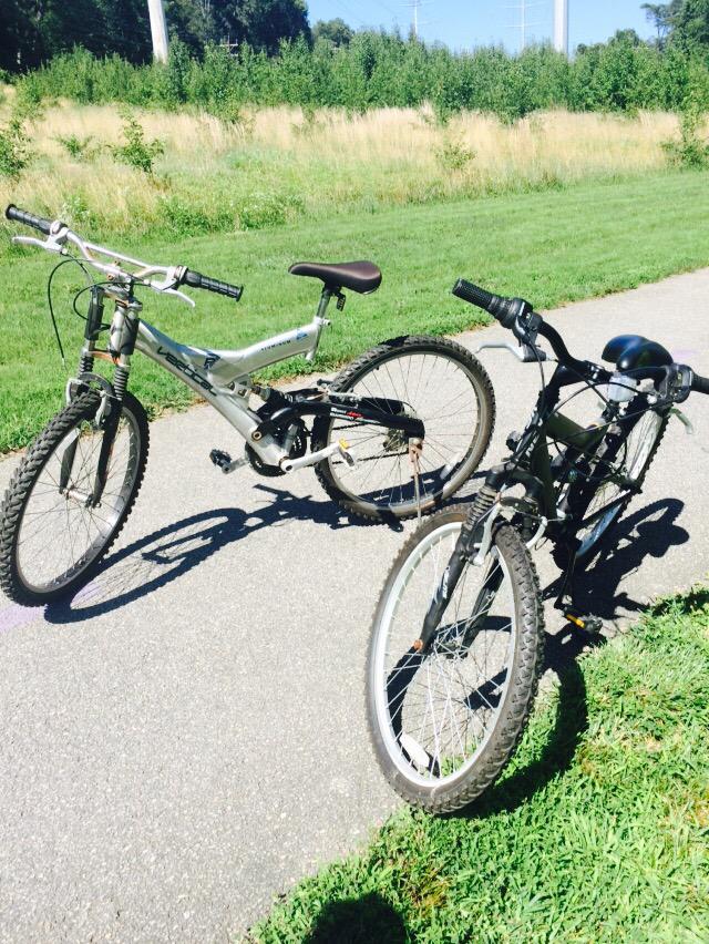 MsCruz01's tweet photo. I notice four tires. I wonder how many tires would there be if five more friends joined us? #edci653 http://t.co/O6dQKh3GGO