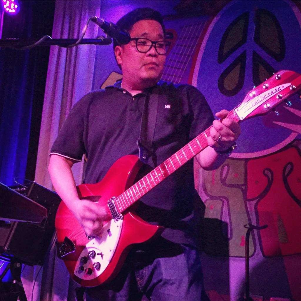 jugsjugsjugs's tweet photo. Hey guys! Please click: http://t.co/vh4L8UQBqi for more photos of our gig at @the70sBistro! See you at the gigs! 😉👍🏼 http://t.co/NZiExl8k50