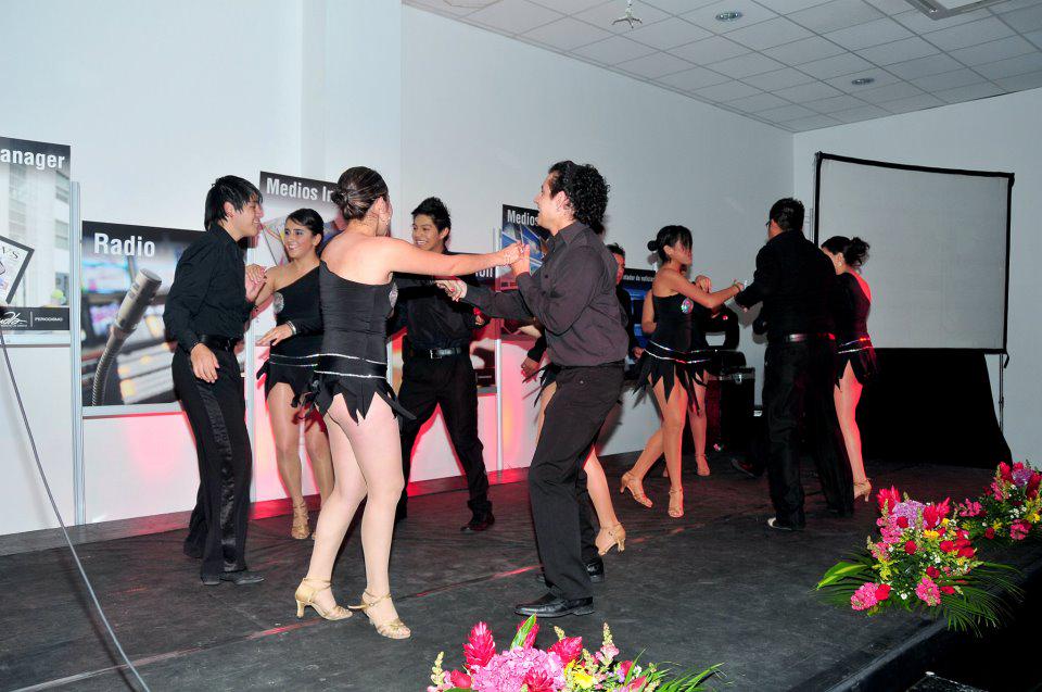 ggjven's tweet photo. #clubesUDLA #RitmosTropicales http://t.co/VWrVFJLeXX