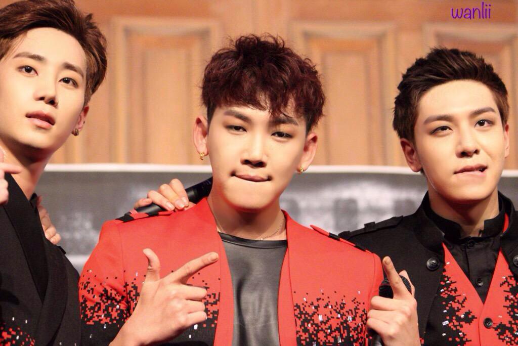 BigFlo_Arab's tweet photo. 150624 - زيوك في "فينوس" 
Cr:Wanlii http://t.co/G1i45fYas8