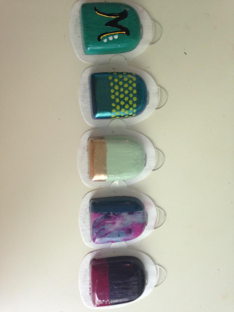 mckennajohnsono's tweet image. decorating pods for @CampSweeney ☺️☀️💖 #3moredays #omnipod #pimpmypod