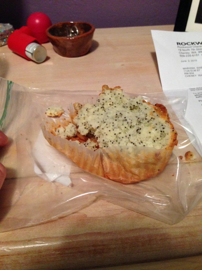 marissaswegle's tweet photo. I don't know why people complain about muffin tops... Everyone knows it's the best part of a muffin. http://t.co/GLm3zTvpLc