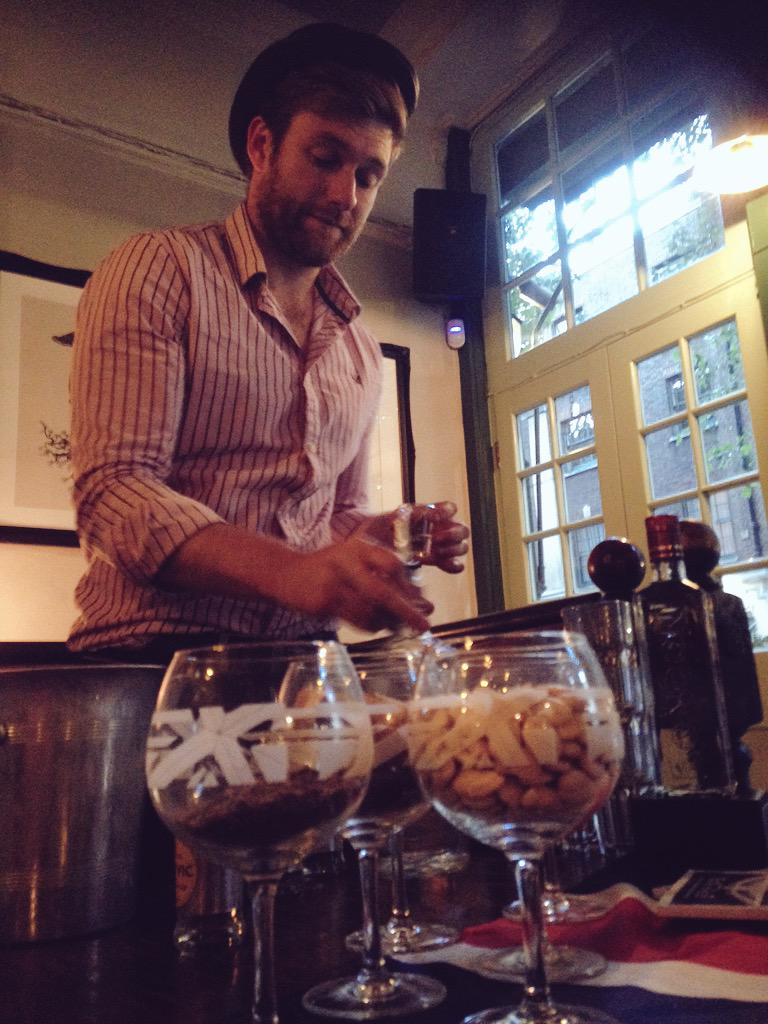 CollegeArmsWC1's tweet photo. Literally FREE gin tonight! Best Beefeater in London. Find out what it's made of here, now, TONIGHT ONLY! http://t.co/rZvRK5SMrK