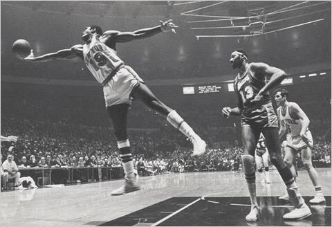 Happy birthday to New York Knick legend Willis Reed. The Hall of Famer turns 73 today. 
