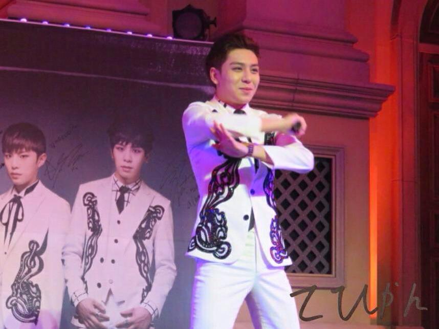 BigFlo_Arab's tweet photo. 150624 - هاي توب في "فينوس" 
Cr:태향 http://t.co/Z9JlADZuxc