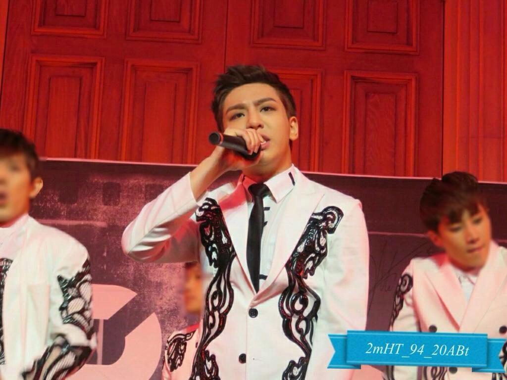 BigFlo_Arab's tweet photo. 150624 - هاي توب في "فينوس" 
Cr:태향 http://t.co/N6vAYcj5nZ