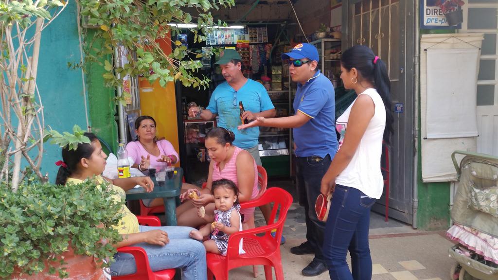 leandro0918's tweet photo. De visita donde una gran líder d Tradición @soyconservador en el Barrio el Balso en Melgar Tolima.@oscarbarreto http://t.co/SkAaXZTadp