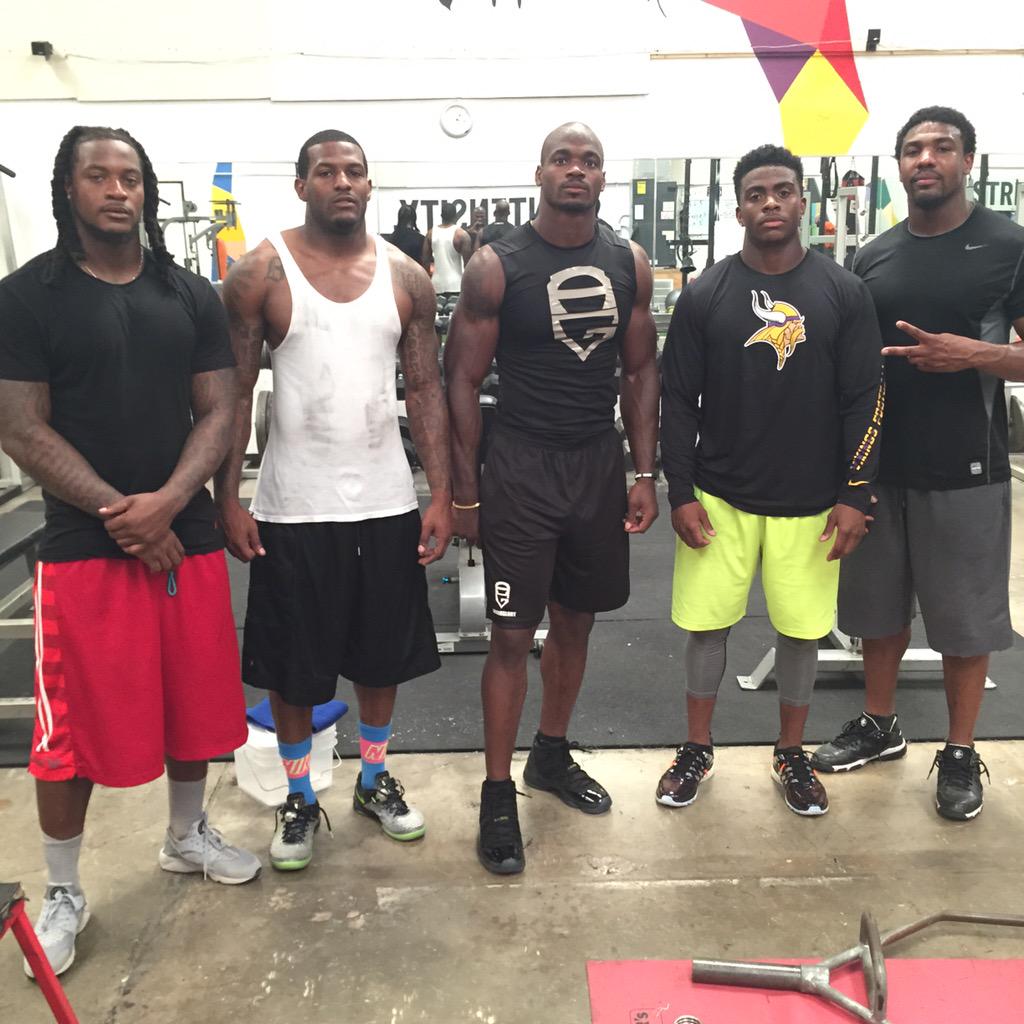 AdrianPeterson's tweet image. ALL WORK NO PLAY! We had to grind it out today. Hill workout, sand pit and lift! 930am-130.  😴