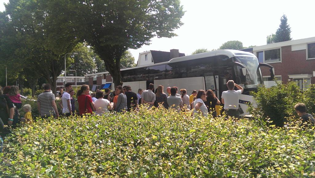PBTilburg's tweet photo. Eén van de mooie momenten van schoolreis: iedereen weer terug! t Was een mooie dag. http://t.co/5rlgmNei5Y