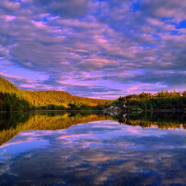 OUR LAKE #thebestofscandinavia #sky_sultans #artofvisuals #bestnatureshot #worldbestgram #agameoftones #streetdream…