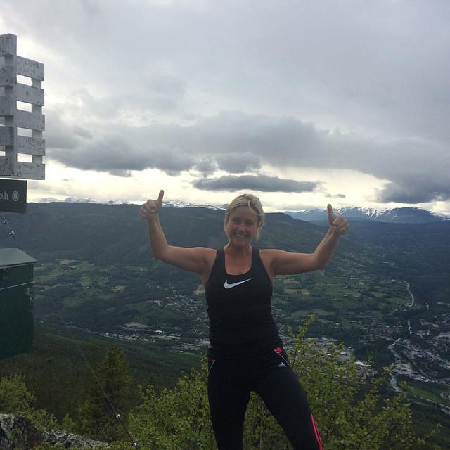 Topptur en Torsdagskveld med en firbeinte og en tobeint turvenn👌🏼 #topptur #hallingdal #dugursnatten by annemmj