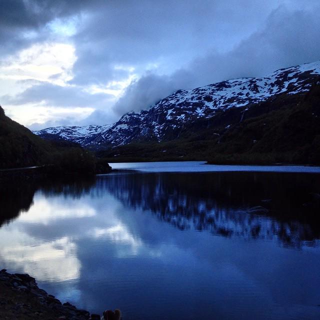 Holsbruvatnet #holsbru#årdal#visitnorway #vghelg #fjell #utno #utpåturaldrisur #urlaub #ferie #landscape_captures #…