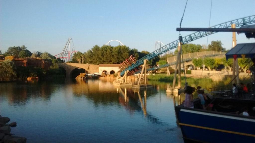 iesazarquiel's tweet photo. De vuelta al hotel después de un día genial en PortAventura.
Mañana volvernos a Toledo.
#LosDeCuarto http://t.co/NrH4hQsJre