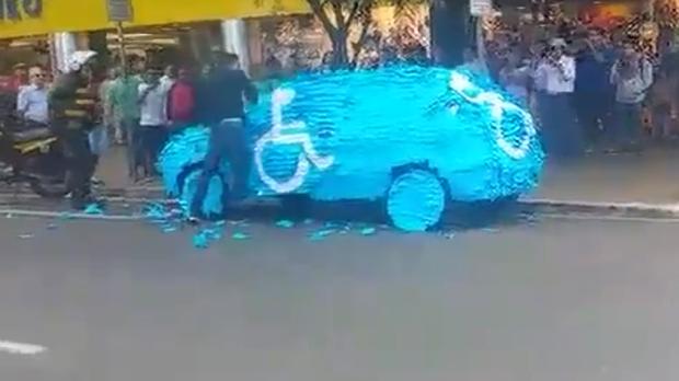 TheSun's tweet photo. VIDEO: This is what happens when you park illegally in a disabled bay... http://t.co/r4NrUUyBcw That's car-ma! http://t.co/QLMWdYwHYX