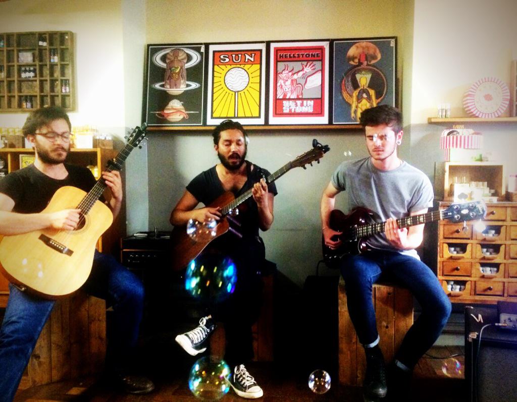 The band <a href="/FlyingTailor/">Flying Tailor</a> play amidst bubbles <a href="/GPerfIslington/">GORILLA ISLINGTON</a> <a href="/Gperfume/">Geine.perfume</a> #ScentedSongs evening