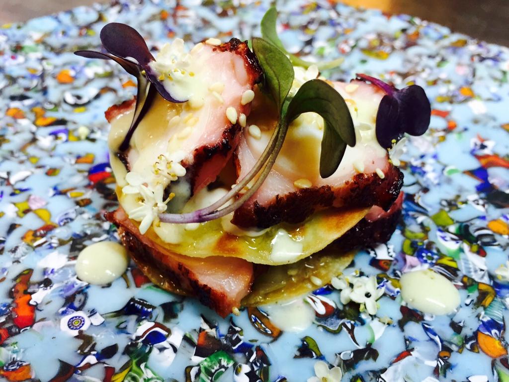 RestaurantSkina's tweet photo. Milhojas de pulpo del norte!!!!sofrito cítrico... http://t.co/8eGvZObr5f