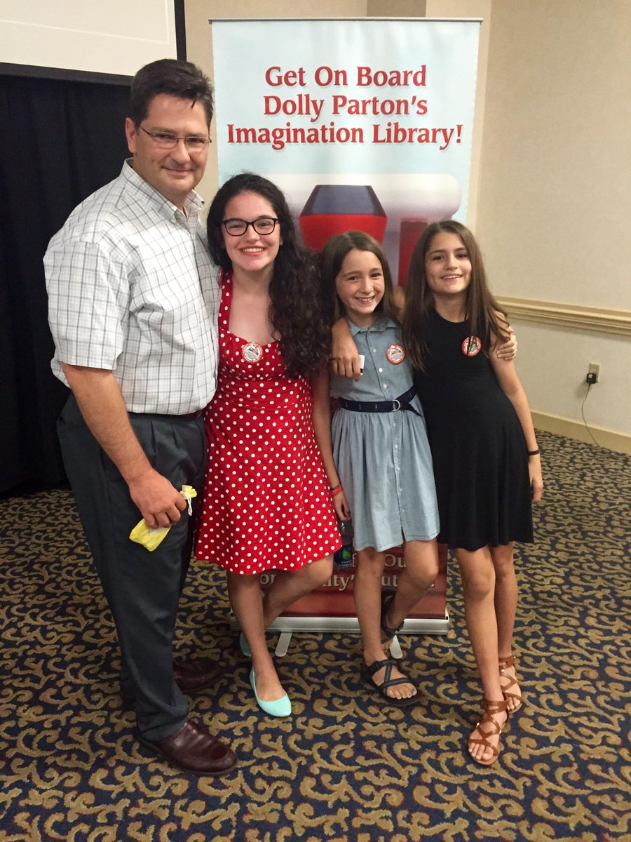 dollyslibrary's tweet photo. A big thanks to author/illustrator Lori Nichols for sharing "Maple" with us today at #Homecomin2015! @lorinicholsbook http://t.co/9iISAgQZnj