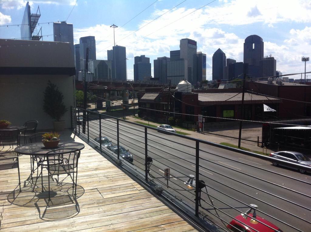 XcluBeats's tweet photo. my phone blowing up about #THEBICKBACK be there tonight! 🙏

Good Vibes | Jello Shots  RoofTop 🚀 http://t.co/5d1bteRLjH
