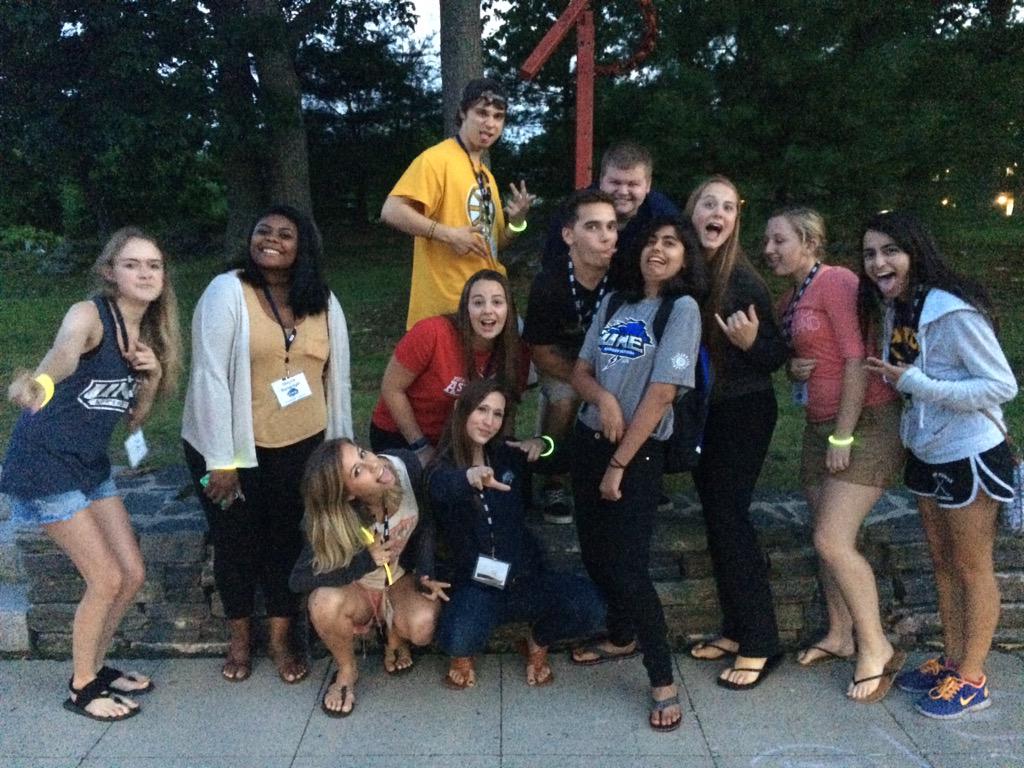 UNE_OL_arwa's tweet photo. My favorite goons. 💙 
I will miss you guys. #UNEOrientation15 http://t.co/7Ui30EmvVg