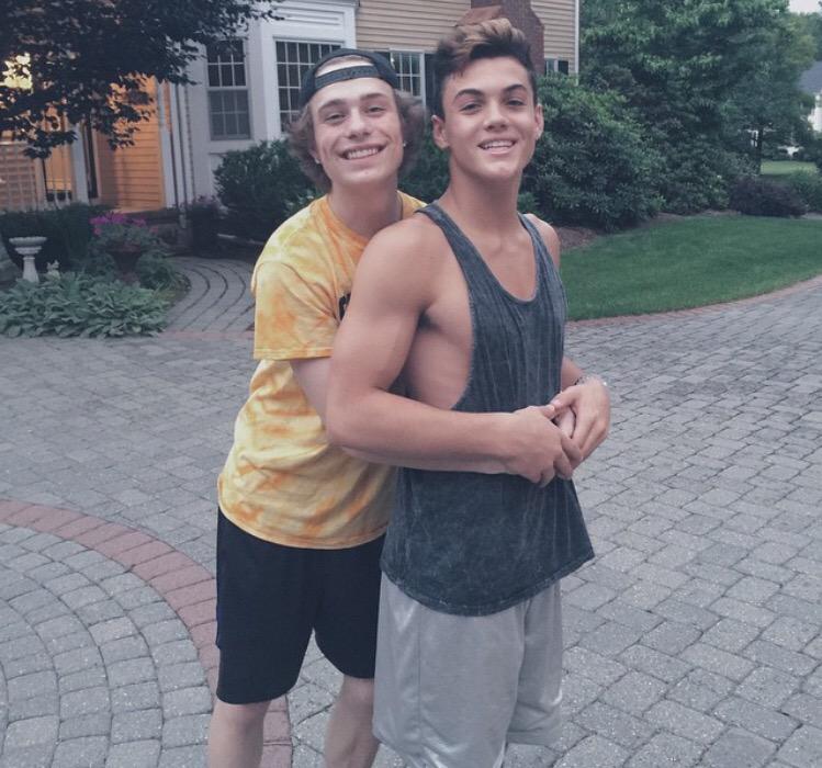 eIIierose's tweet image. Puberty hit them hard and like a bus 😍 @GraysonDolan @JackDail