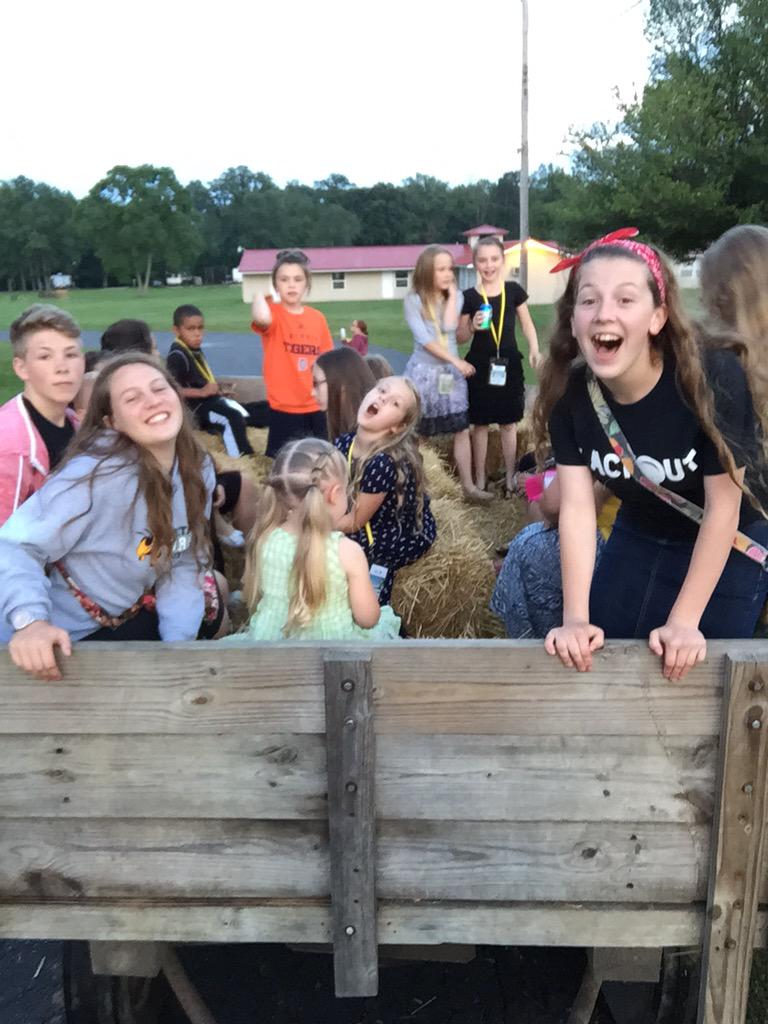 midistrictkidz's tweet photo. Fun at #MDKcamp15 riding the hay ride http://t.co/HZndDEcCuH