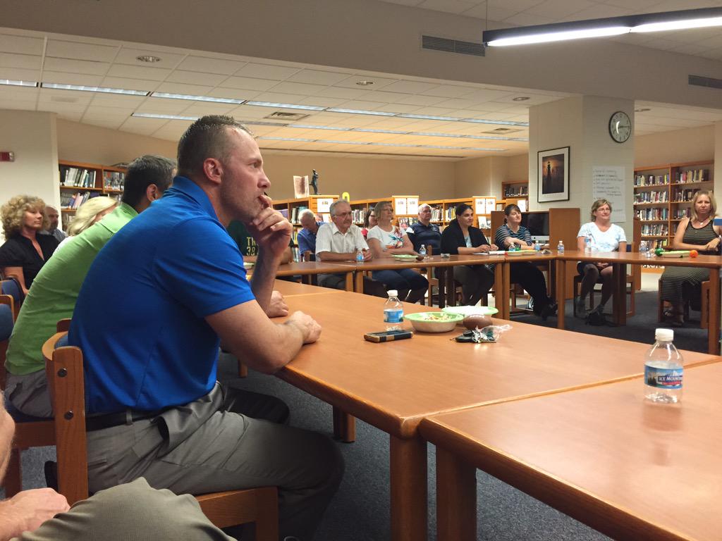 RobTaylor6300's tweet image. Great information tonight from @Joesanfelippofc about social media and branding our schools!  #learningnewstuff