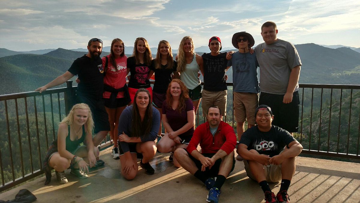 SWDenverYL's tweet image. End of the week reflection hike! #YLHorizons #SWDenverYL